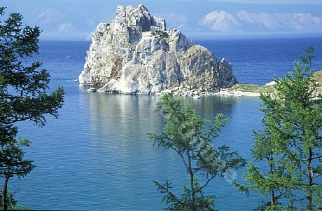 Hồ Baikal là hồ nước ngọt sâu nhất và lâu đời nhất thế giới.